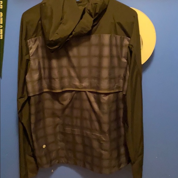 Lululemon zip up windbreaker - Picture 2 of 4